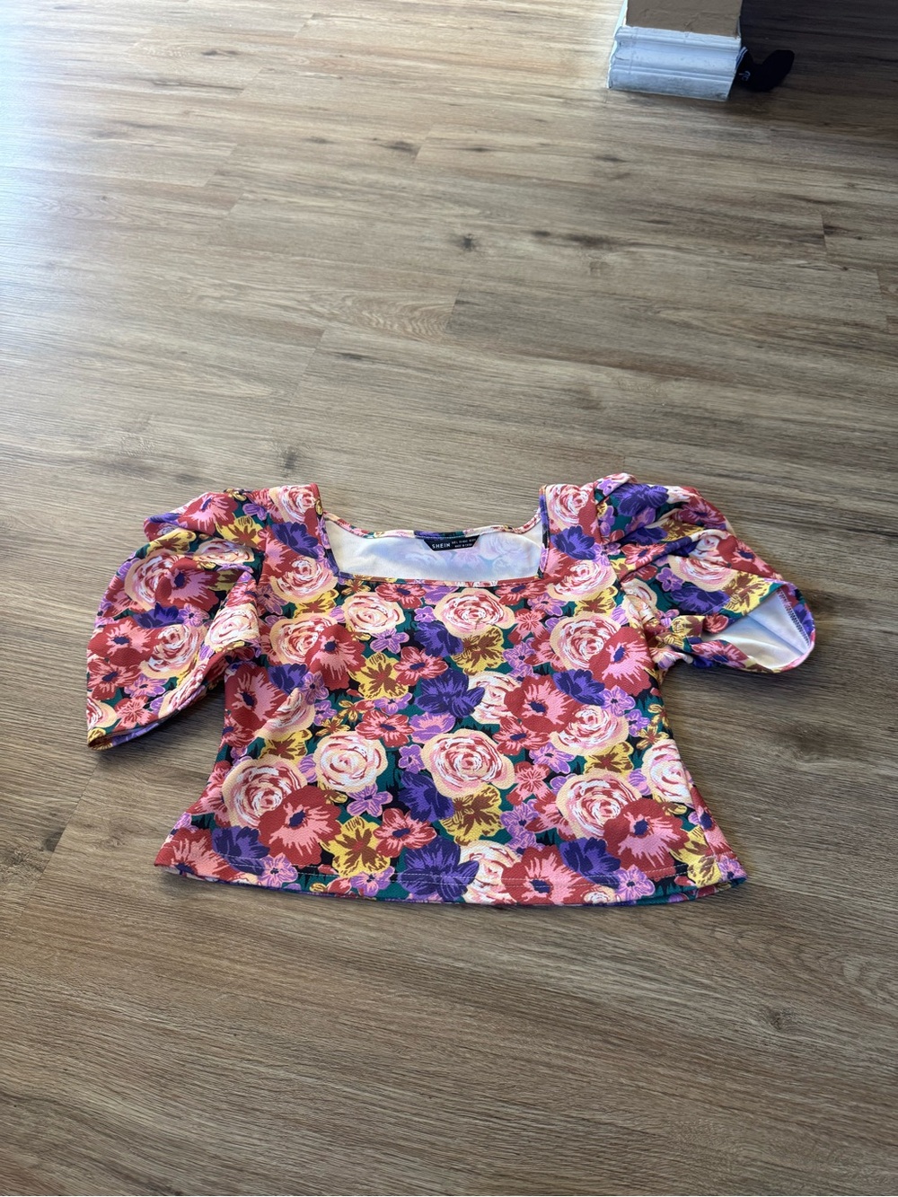 SHEIN Pink Multi Floral Puff-Sleeve Square Neck Crop Top